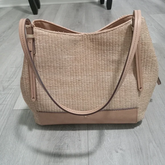 Elegant Tan Woven Tote Bag - Picture 2 of 4